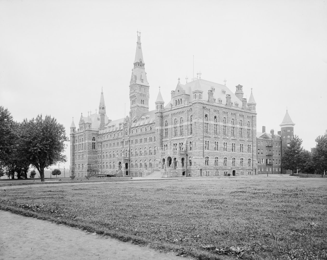 Celkový pohled, Georgetown University, Washington, D.C., kolem roku 1904 od Detroit Publishing Co.