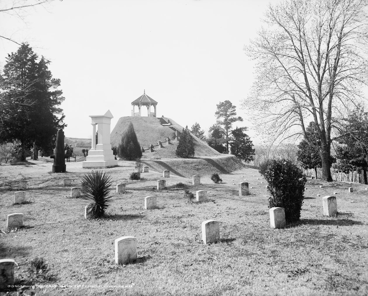 Indiánská mohyla, Národní vojenský hřbitov, Vicksburg, Mississippi, kolem roku 1906 od Detroit Publishing Co.