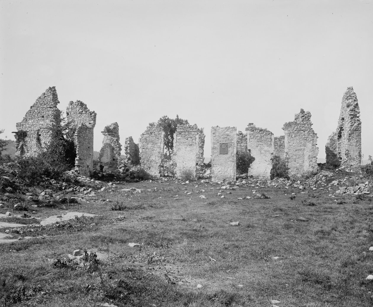 Zřícenina pevnosti Fort Ticonderoga, jezero Champlain, N.Y., cca 1900-10 od Detroit Publishing Co.