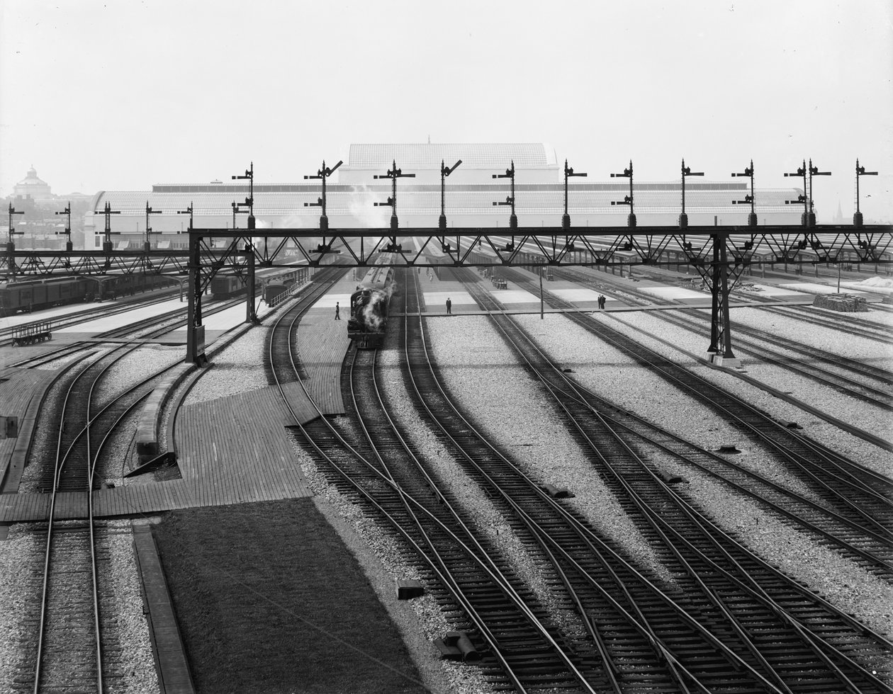 Switch yards, Union Station, Washington, DC, cca 1907-10 od Detroit Publishing Co.