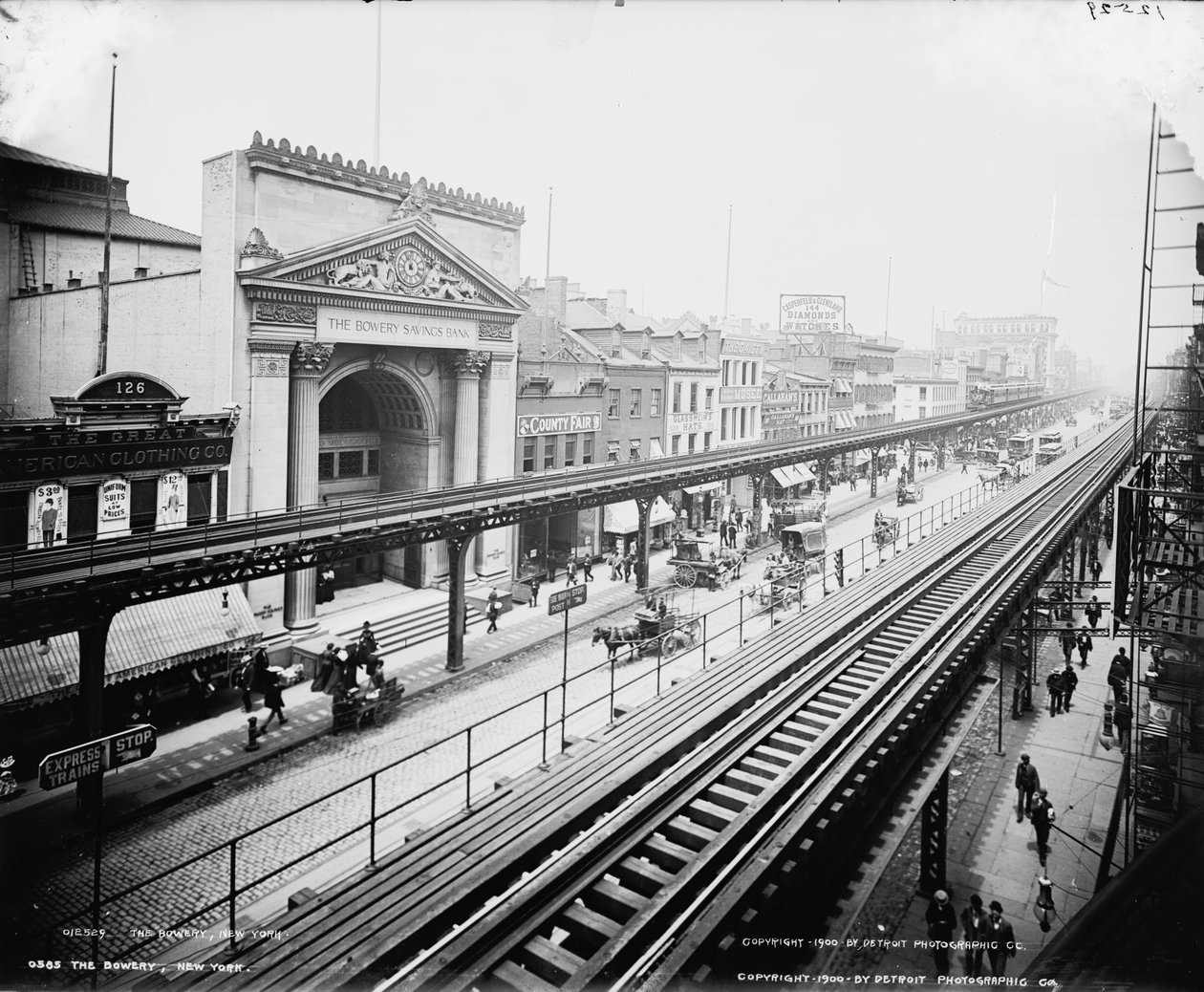 The Bowery, New York, kolem roku 1900 od Detroit Publishing Co.
