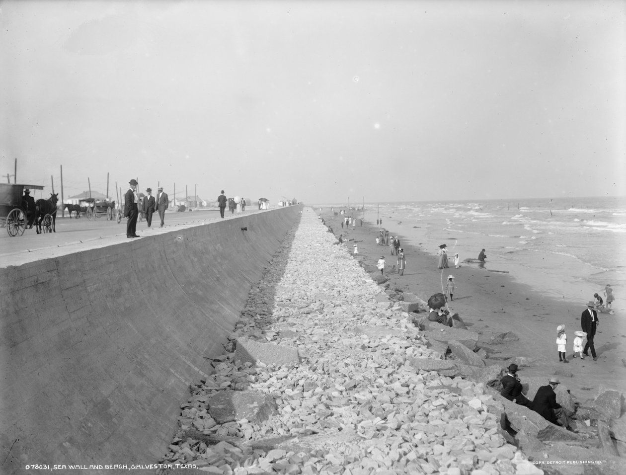 Seawall a pláž, Galveston, Texas, 1910-20 od Detroit Publishing Co.
