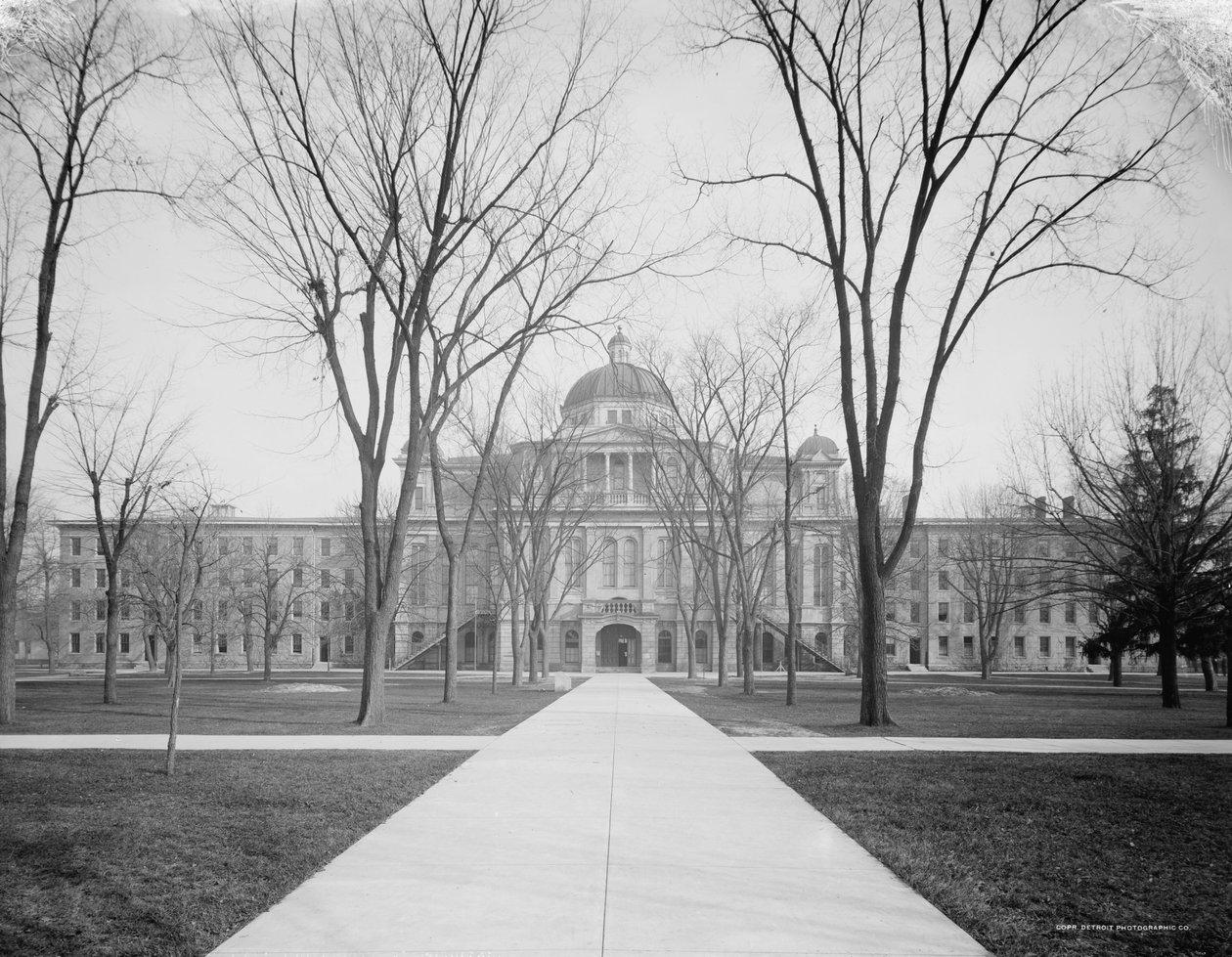 University Hall, University of Michigan, kolem roku 1905 od Detroit Publishing Co.
