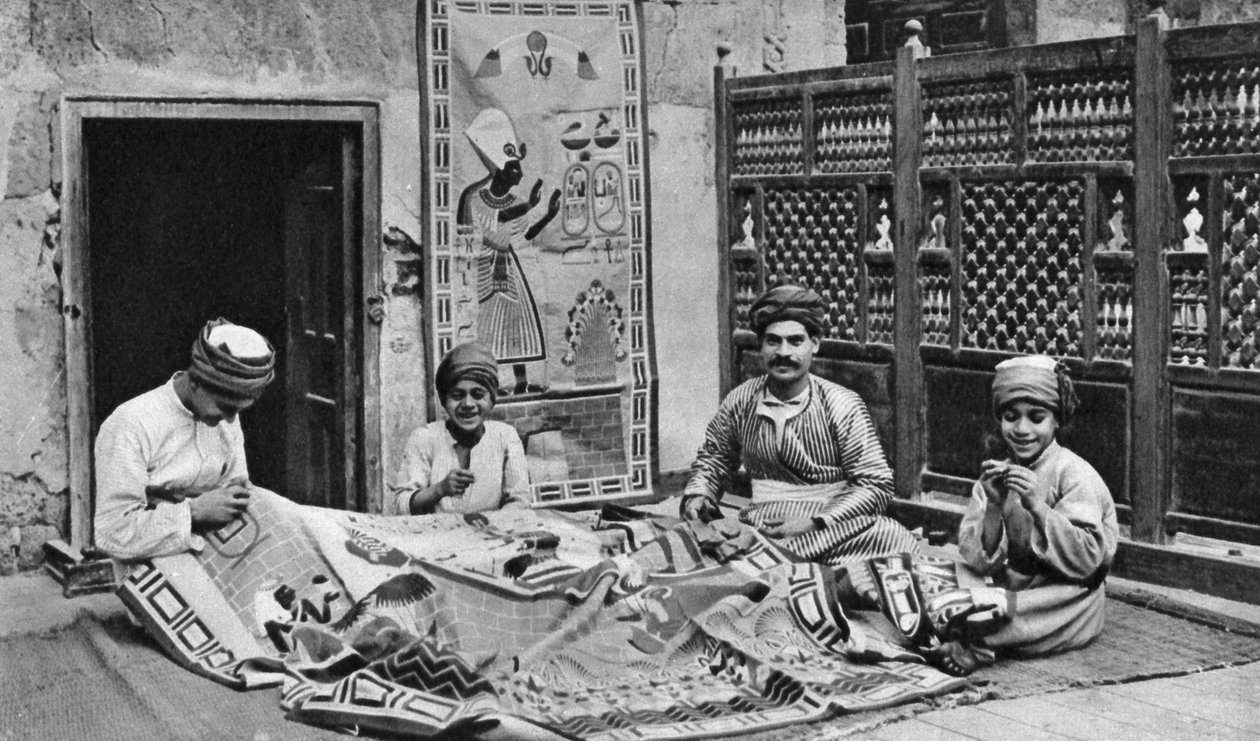 Řemeslníci, bazar výrobců stanů, Káhira, Egypt, c1922. od Donald McLeish