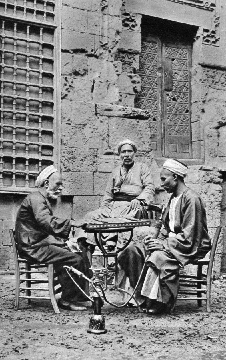 Muži relaxující, Káhira, Egypt, c1922 od Donald McLeish