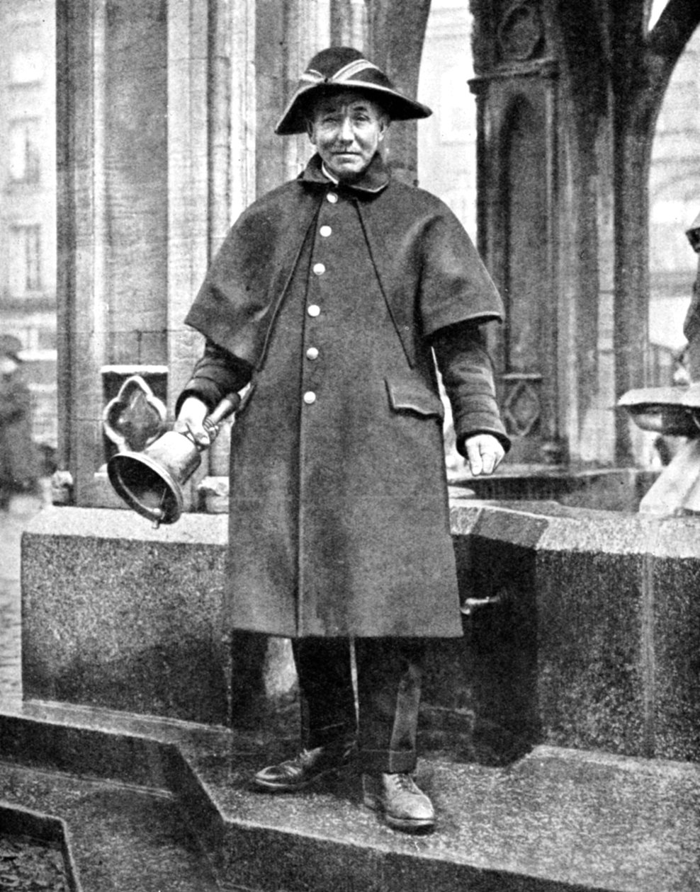 Town crier, Cambridge, Anglie, 1936 od Donald McLeish
