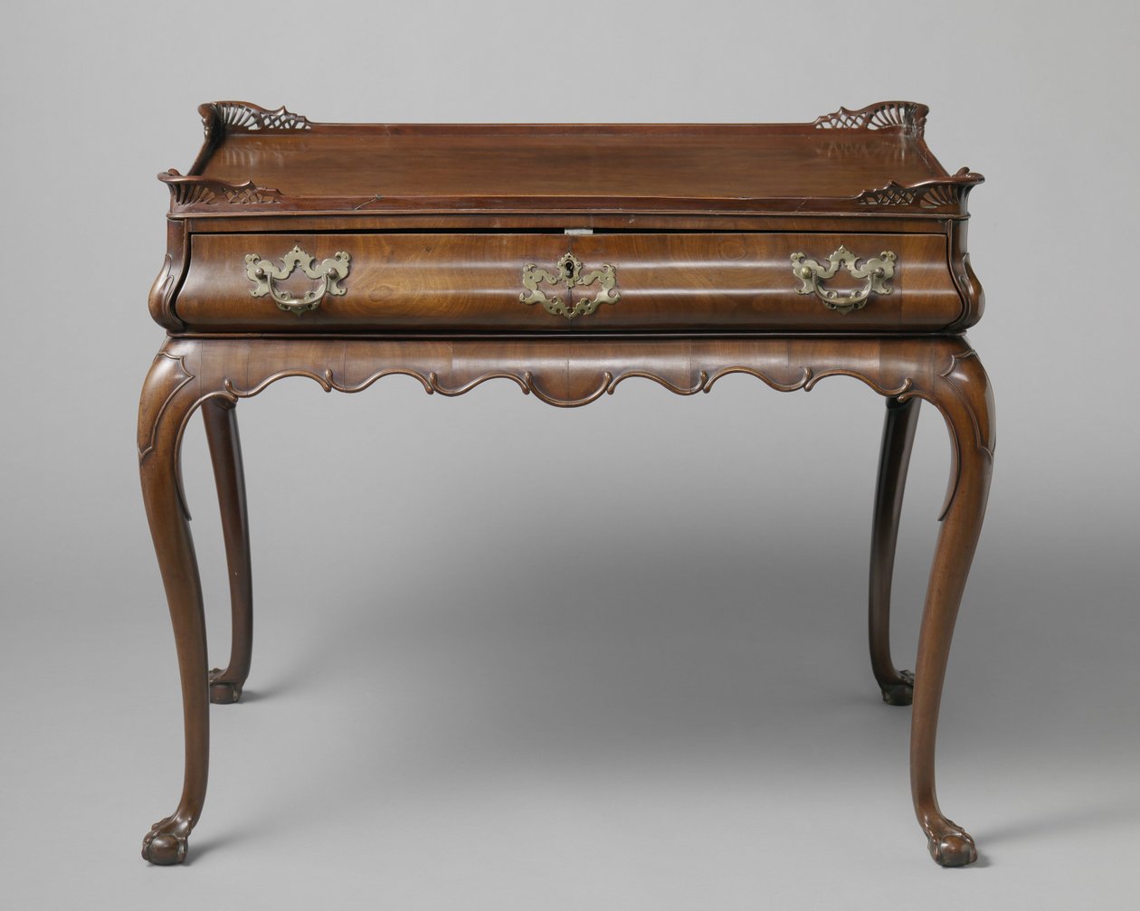 Čajový stůl, kolem 1750-75 od Dutch School
