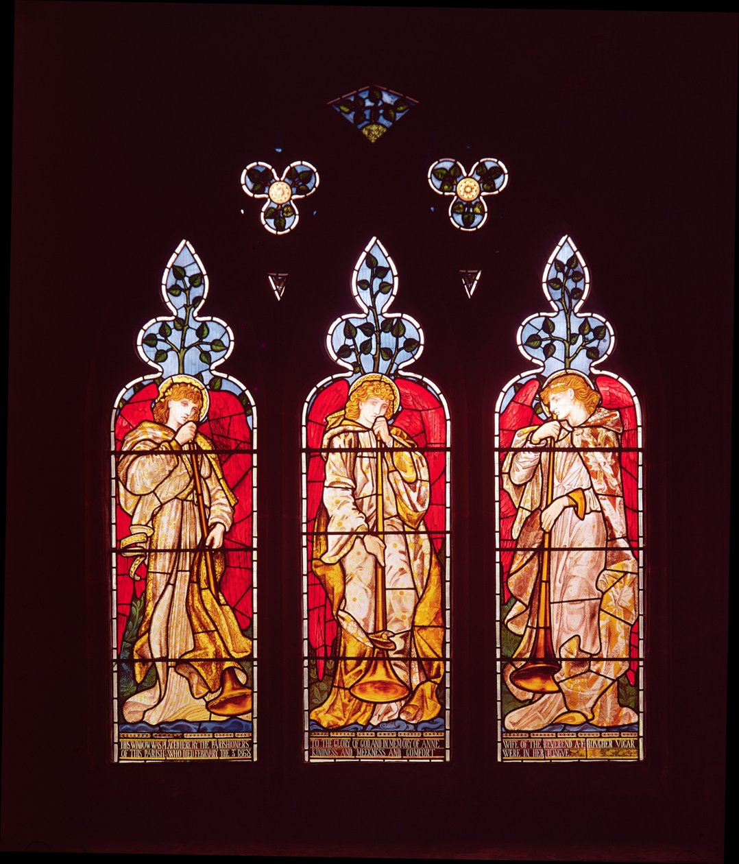 Three Trumpeting Angels, okno do jižní uličky, vyrobený Morris, Marshall, Faulkner and Co. (vitráže) od Edward Burne Jones