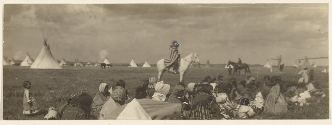 [The Crier - Piegan]. od Edward S. Curtis