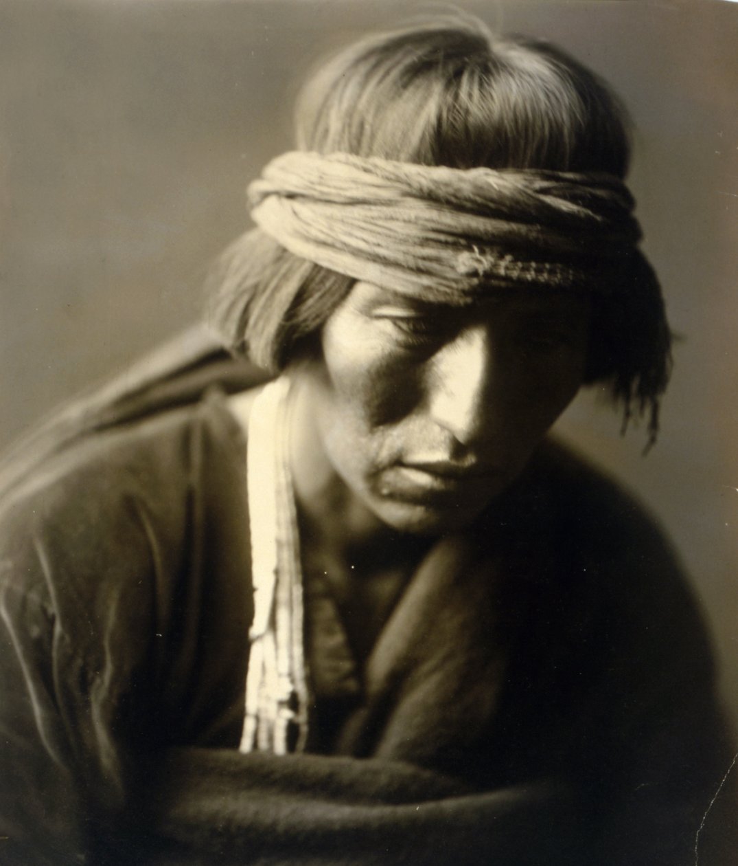 Hastobiga, Navaho Medicine Man od Edward Sheriff Curtis