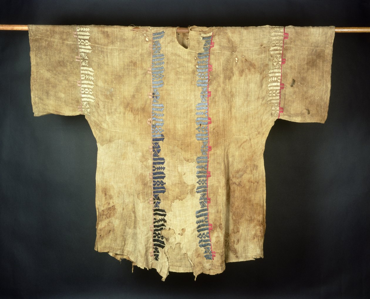 Tunika, c.1020 (vyšívané prádlo) od Egyptian