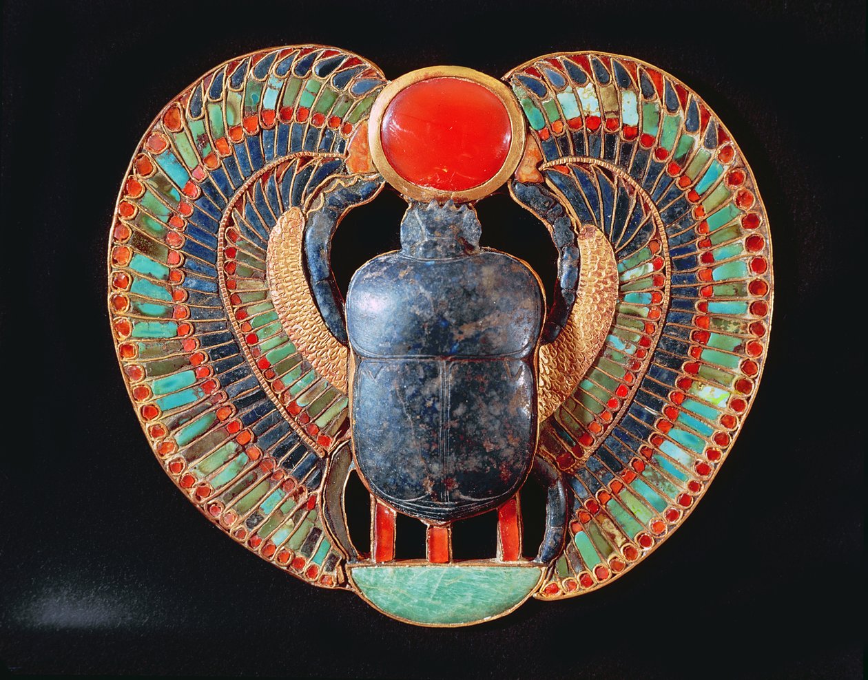 Skarabeus, z hrobky Tutanchamona, v Údolí králů v Thébách, kolem 1361-52 př. n. l., Nová říše (zlato, lapis lazuli, jantar a další) od Egyptian 18th Dynasty
