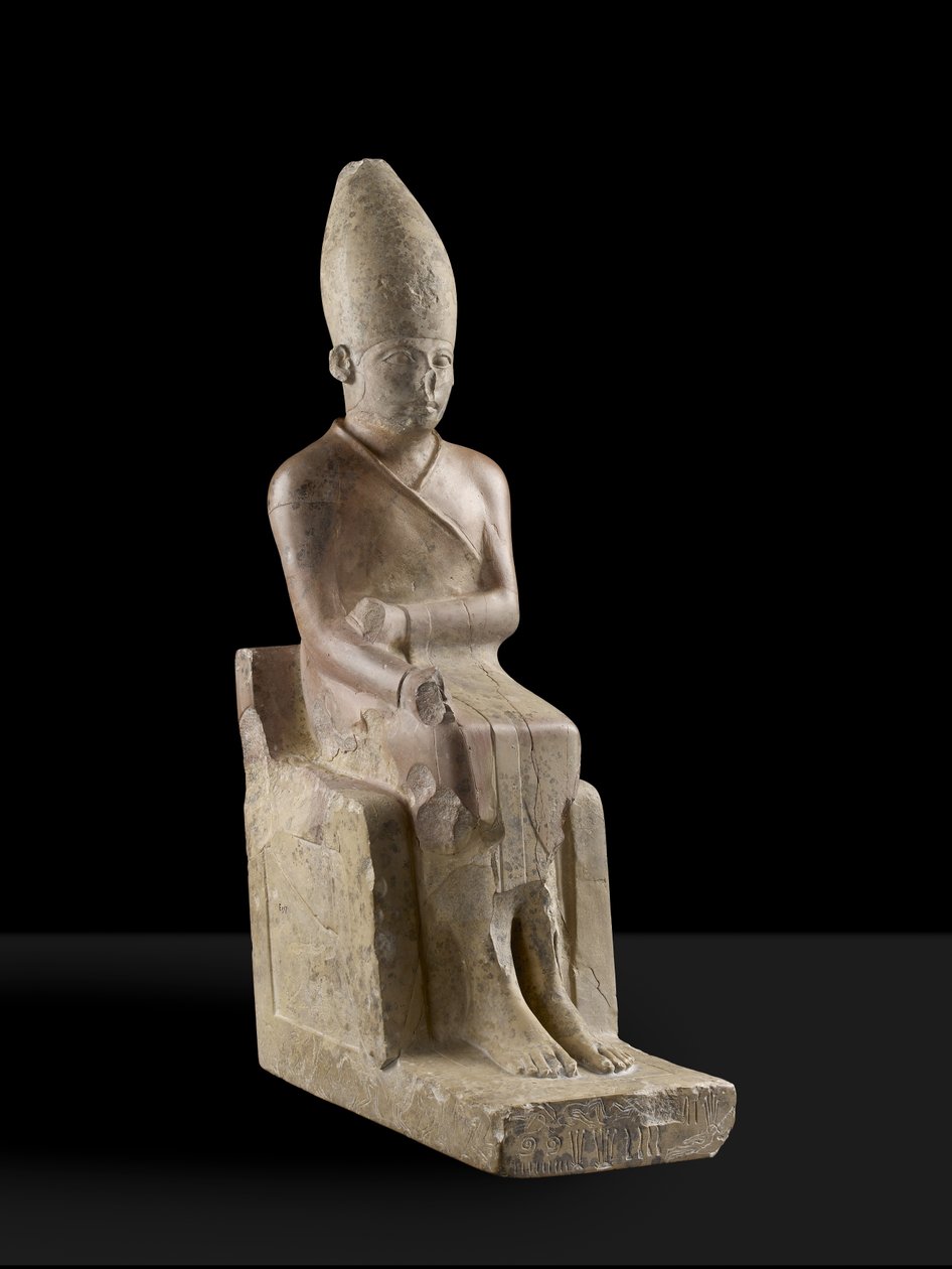 Sedící socha faraóna Khasekhema s poraženými nepřáteli vyříznutými kolem základny, Hierakonpolis, cca 2700 př. n. l. (vápenec) od Egyptian 2nd Dynasty