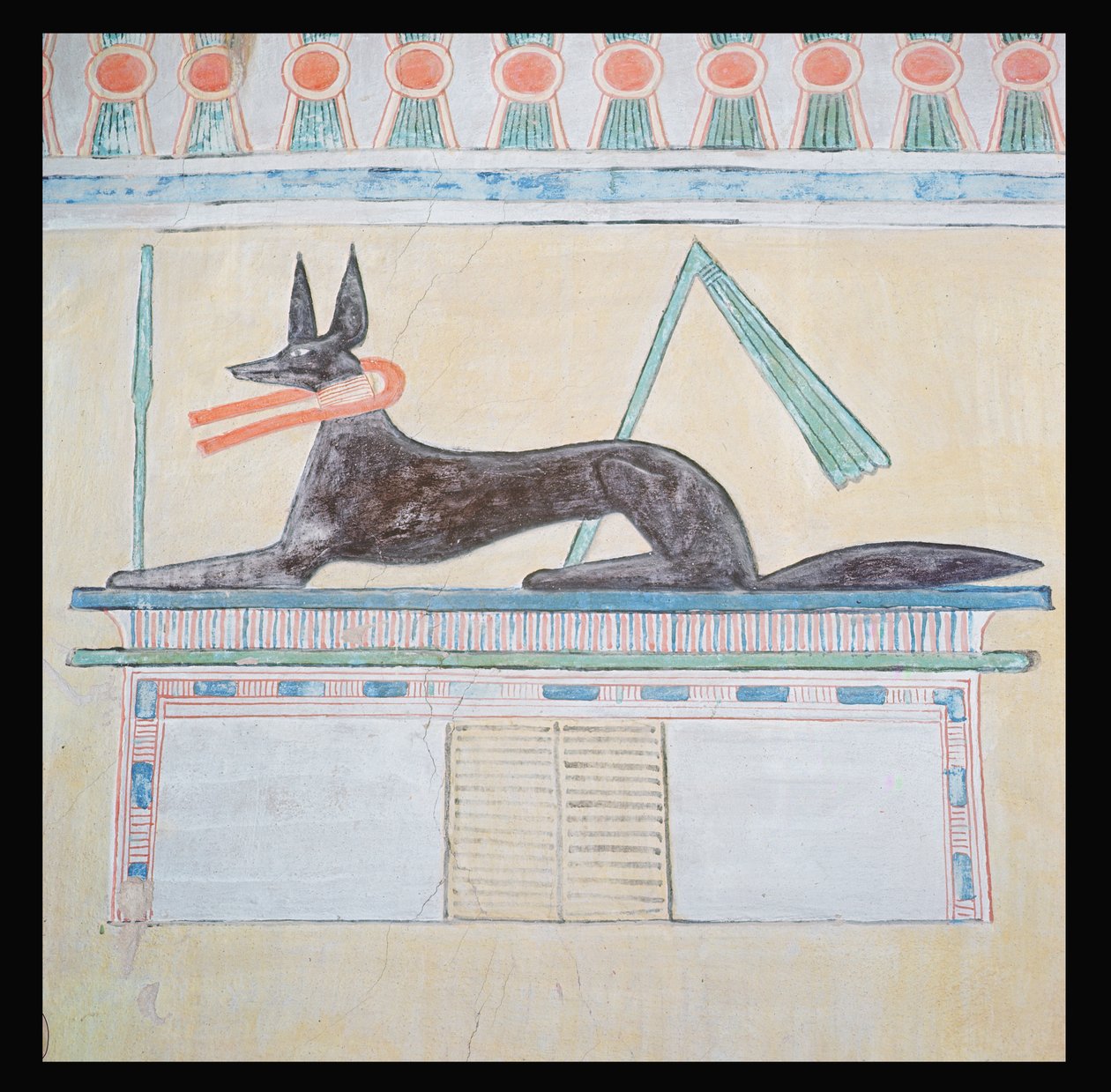 Anubis, egyptský bůh mrtvých, ležící na vrcholu sarkofágu, nástěnná malba v údolním chrámu pyramidy Menkaure, Stará říše, cca 2613-2494 př.nl (nástěnná malba) od Egyptian 4th Dynasty
