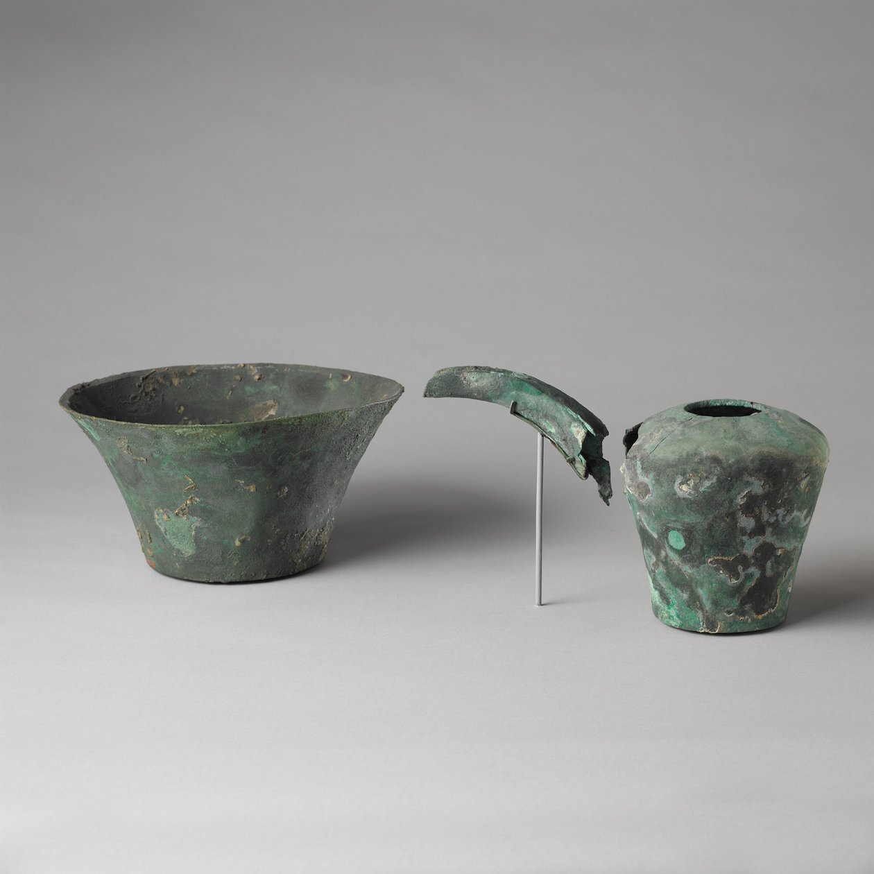 Nálevka a umyvadlo (měď) od Egyptian 6th Dynasty