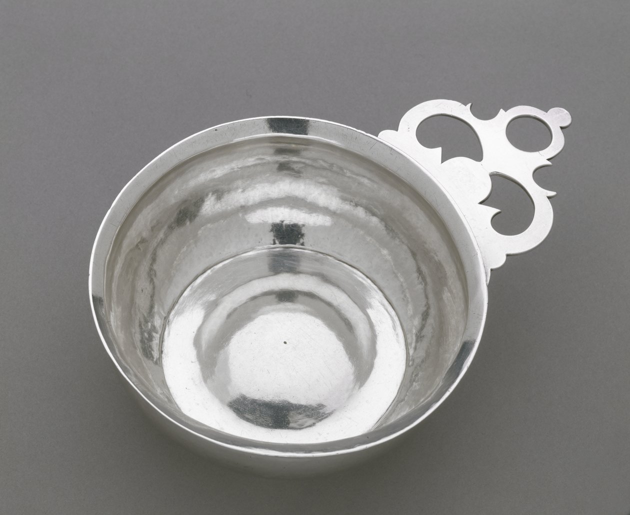 Porringer, c. 1747-1810 (stříbro) od Elias Pelletreau