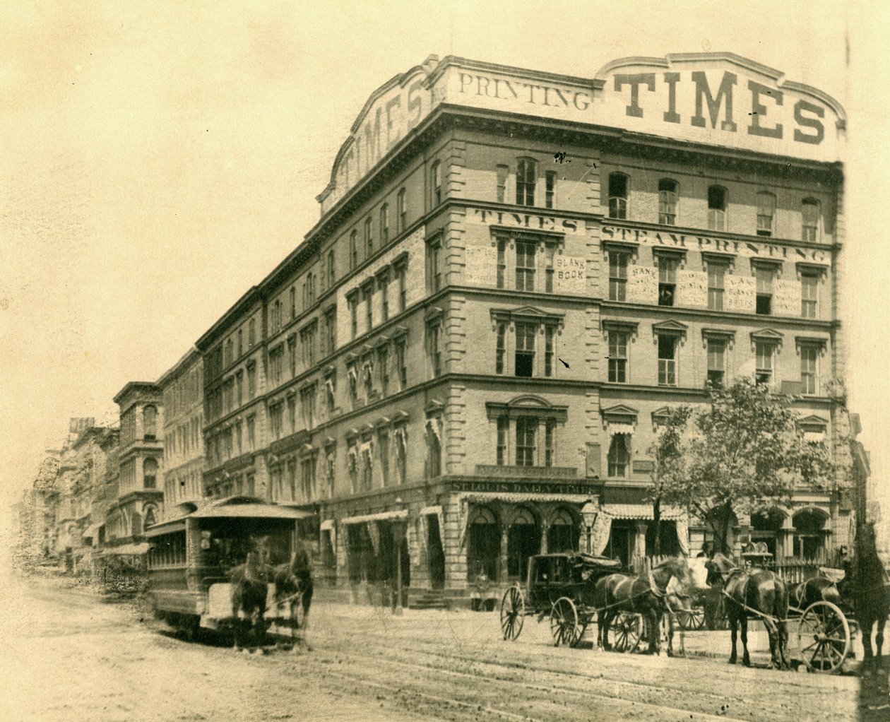 St. Louis Daily Times budova v severovýchodním rohu Broadway a Chestnut Street od Emil Boehl