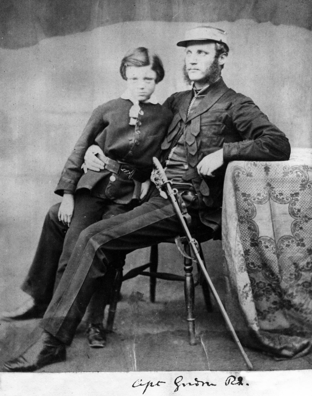 Kapitán Gordon R.E., kolem roku 1855 od English Photographer