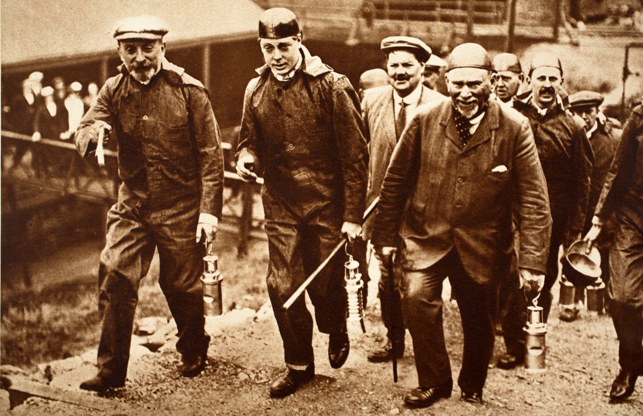 Král Edward VIII a horníci jdou dolů Cwmner Pit, Cardiff od English Photographer