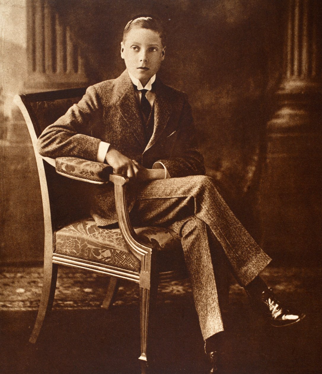 Král Edward VIII ve věku šestnácti let, 1910 od English Photographer