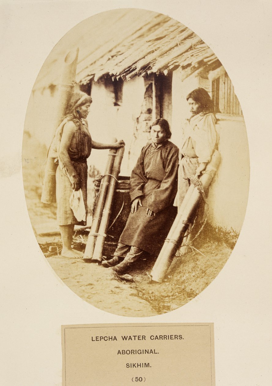 Lepcha Water Carriers, Aboriginal, Sikhim, from The People of India, J. Forbes Watson, publikoval 1868 (tisk alba) od English Photographer