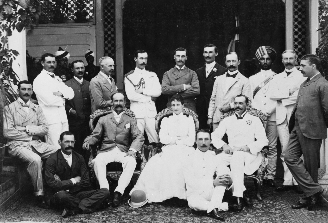 Lord a Lady Lansdowne a zaměstnanci ve Viceregal Lodge, Shimla, c.1888-94 od English Photographer