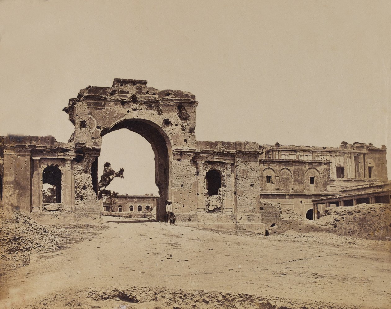 Zničená brána, cca 1858 (sépiová fotografie) od English Photographer