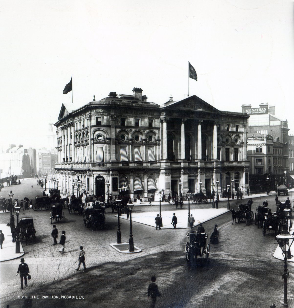 Londýnský pavilon, Piccadilly od English Photographer