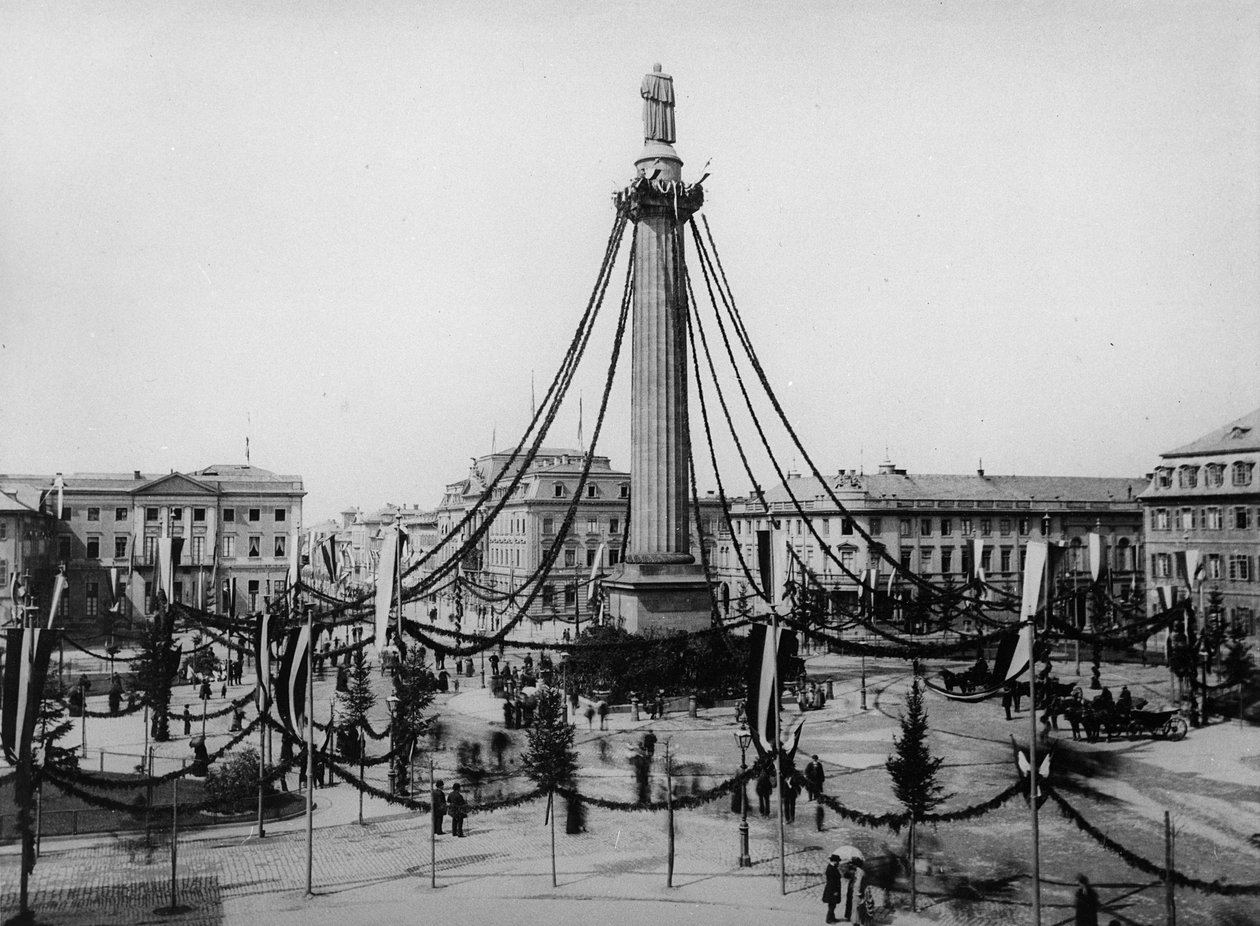 Luisenplatz, Darmstadt, 30. dubna 1884 od English Photographer