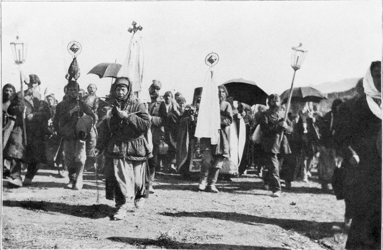 Předvoj tisíce poutníků jdoucích dolů k Jordánsku, předloha k S ruskými poutníky do Jeruzaléma od Stephena Grahama, vydáno 1913 od English Photographer