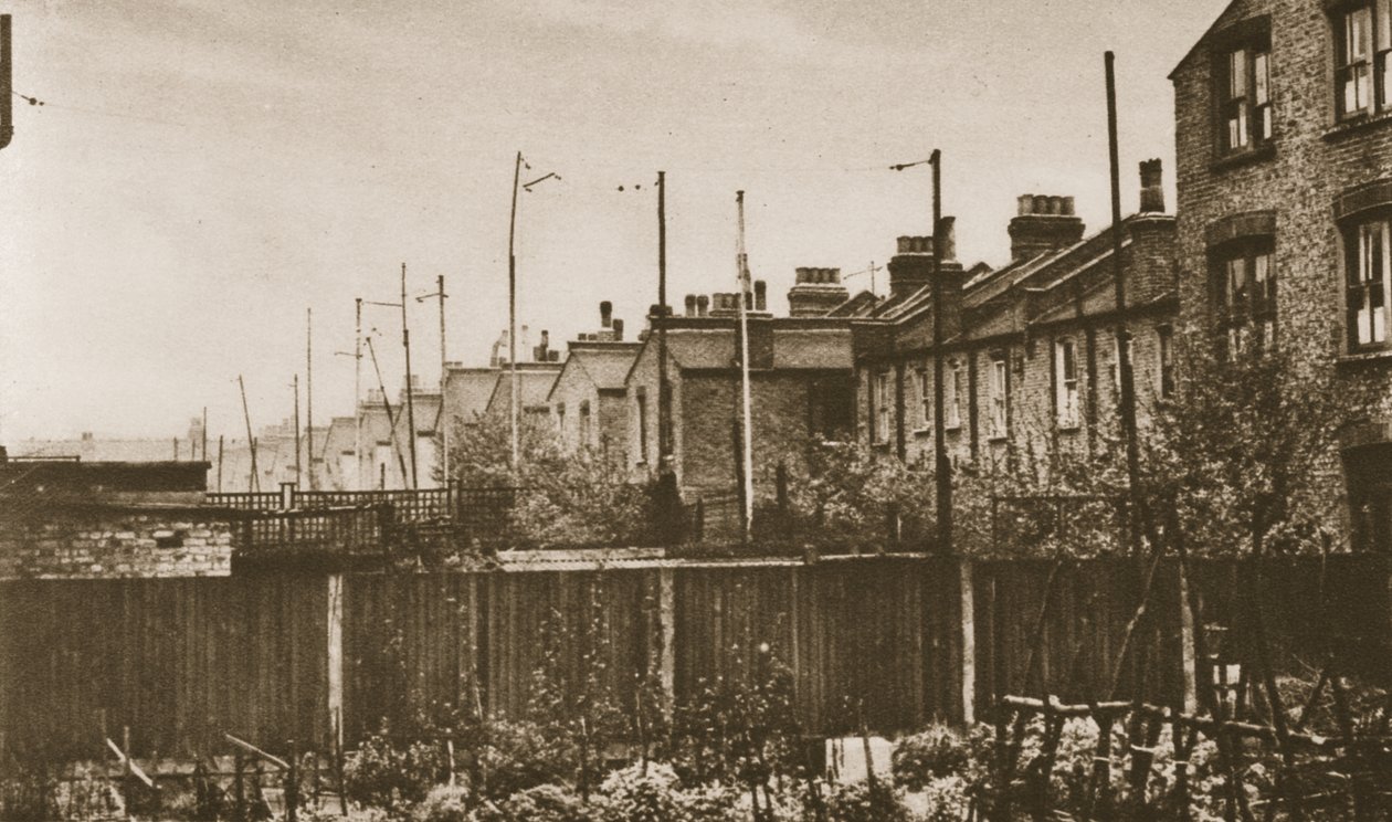 The aerials of suburbia, from Wonderful London, publikované 1926-27 (hlubotisk) od English Photographer