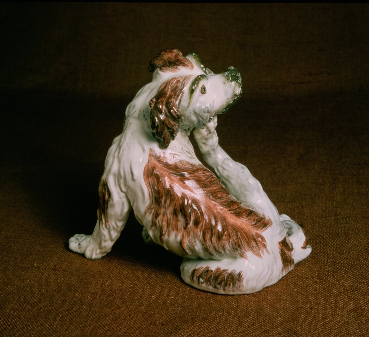 Derby figurka King Charles španěl, období Chelsea-Derby, cca 1780 (porcelán) od English School