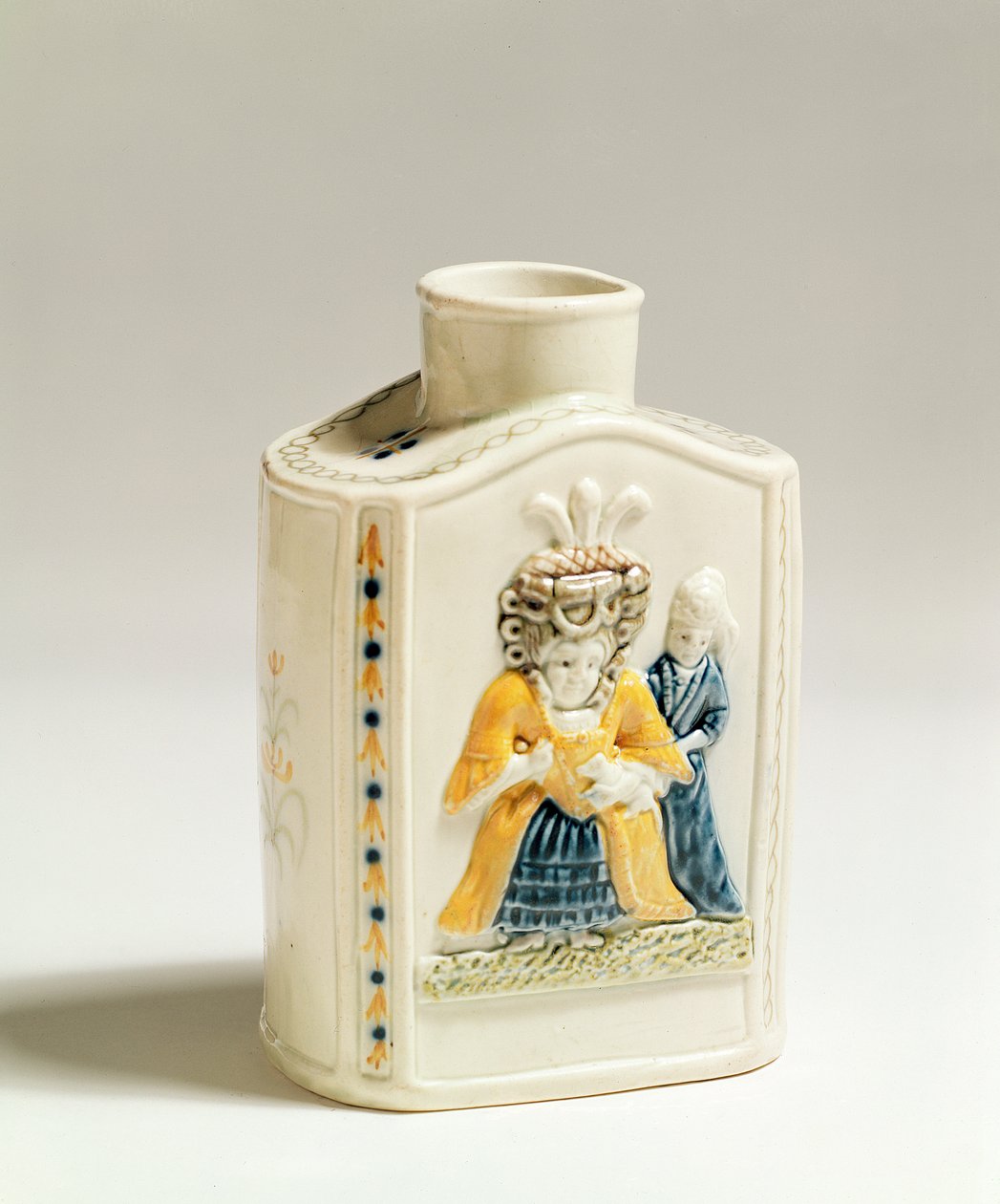 Prattware dóza na čaj, zdobená karikaturami dámské módy, cca 1790-1800 (keramika) od English School