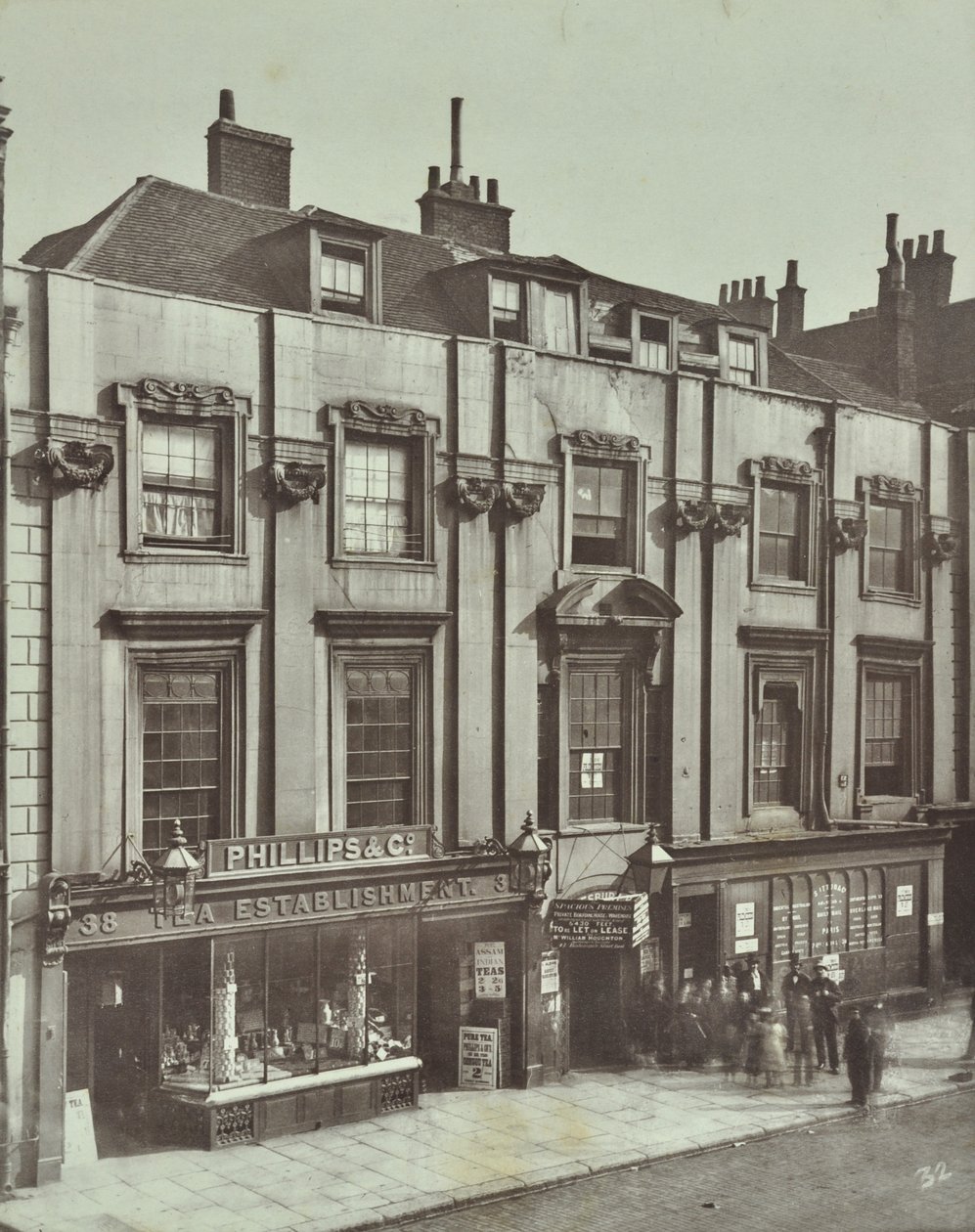 36-38 Aldersgate Street: Shaftesbury House, Londýn, 1879 od English Photographer