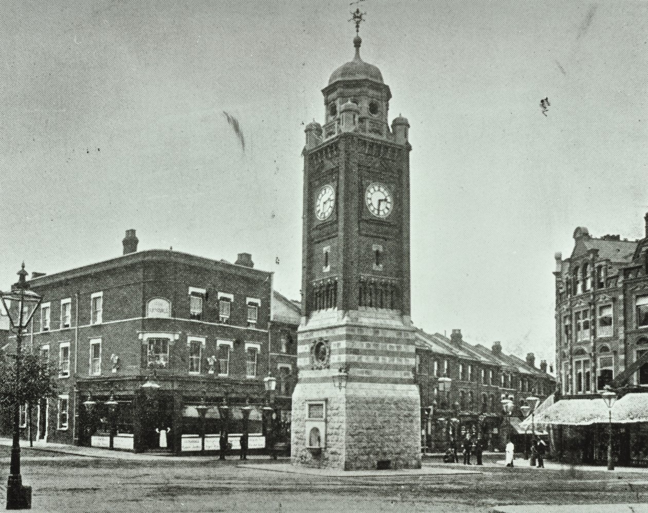 Věž s hodinami, The Broadway, Crouch End, 1890 od English Photographer