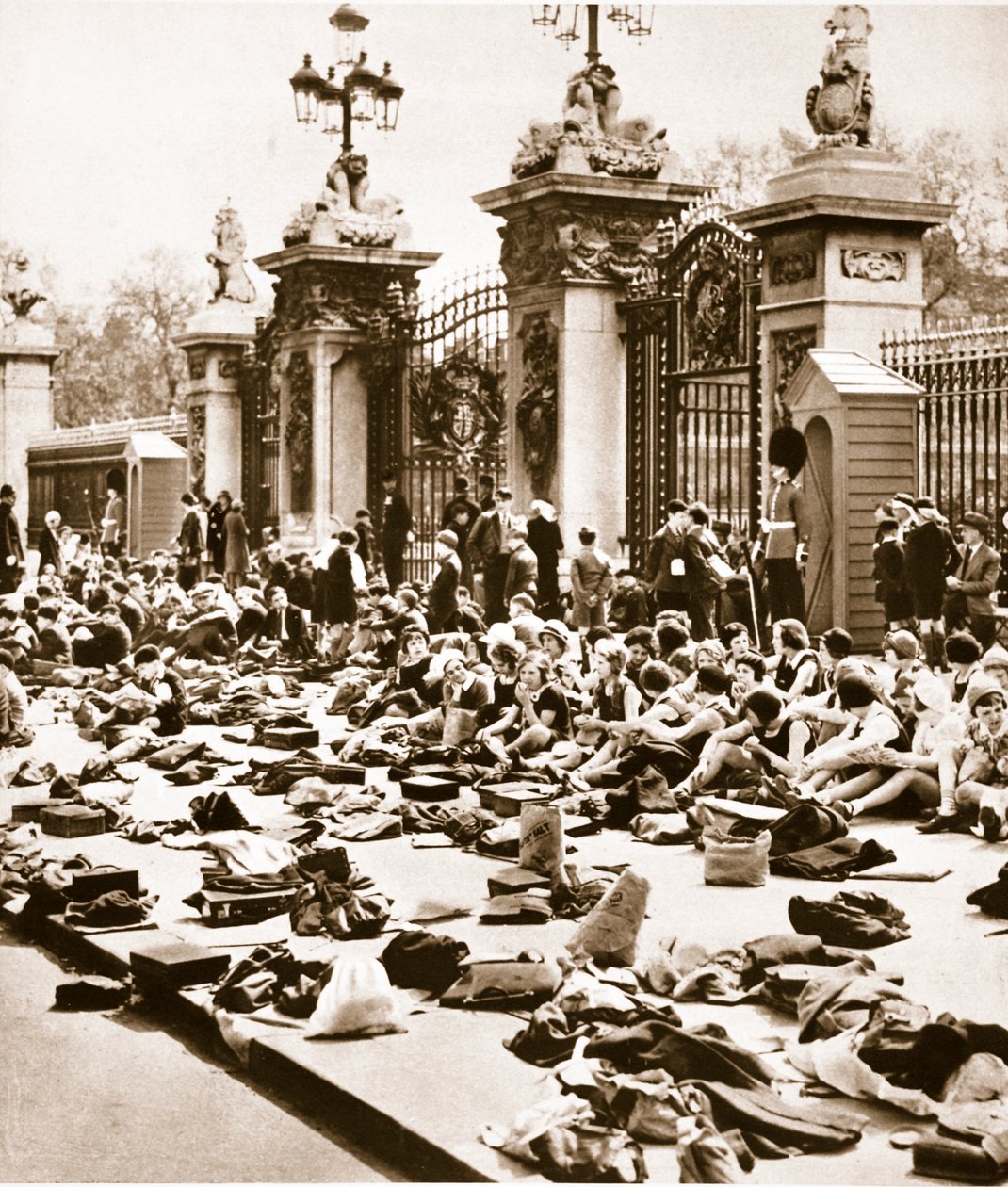 Jubilejní svátek dětí, 1935 od English Photographer