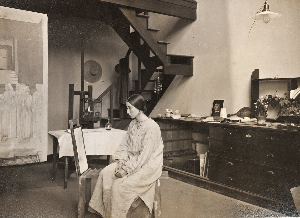 Winifred Knights ve svém studiu od English Photographer