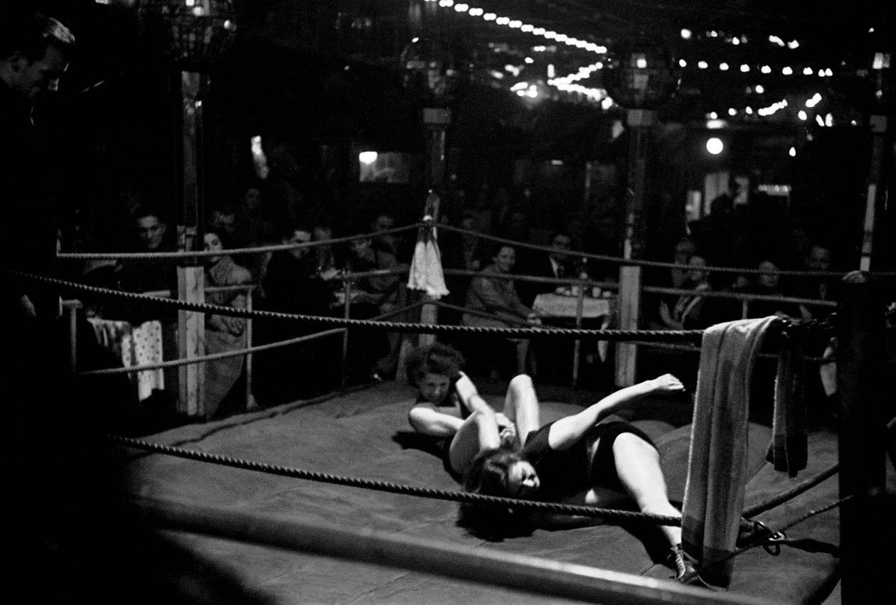 Zápas žen v "Jungmuehle", Hamburk, Německo od Erich Lessing