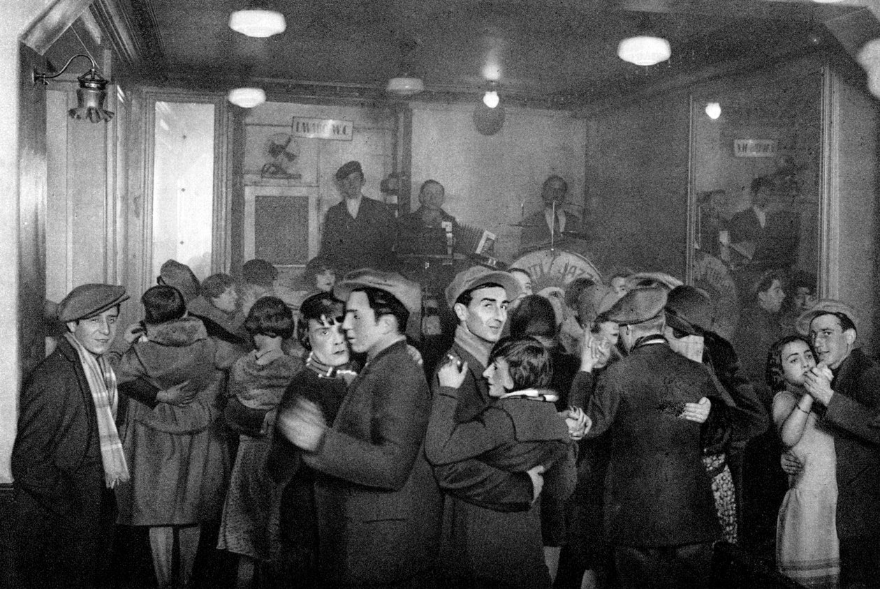 Interiér bal-musette, Paříž, 1931. od Ernest Flammarion