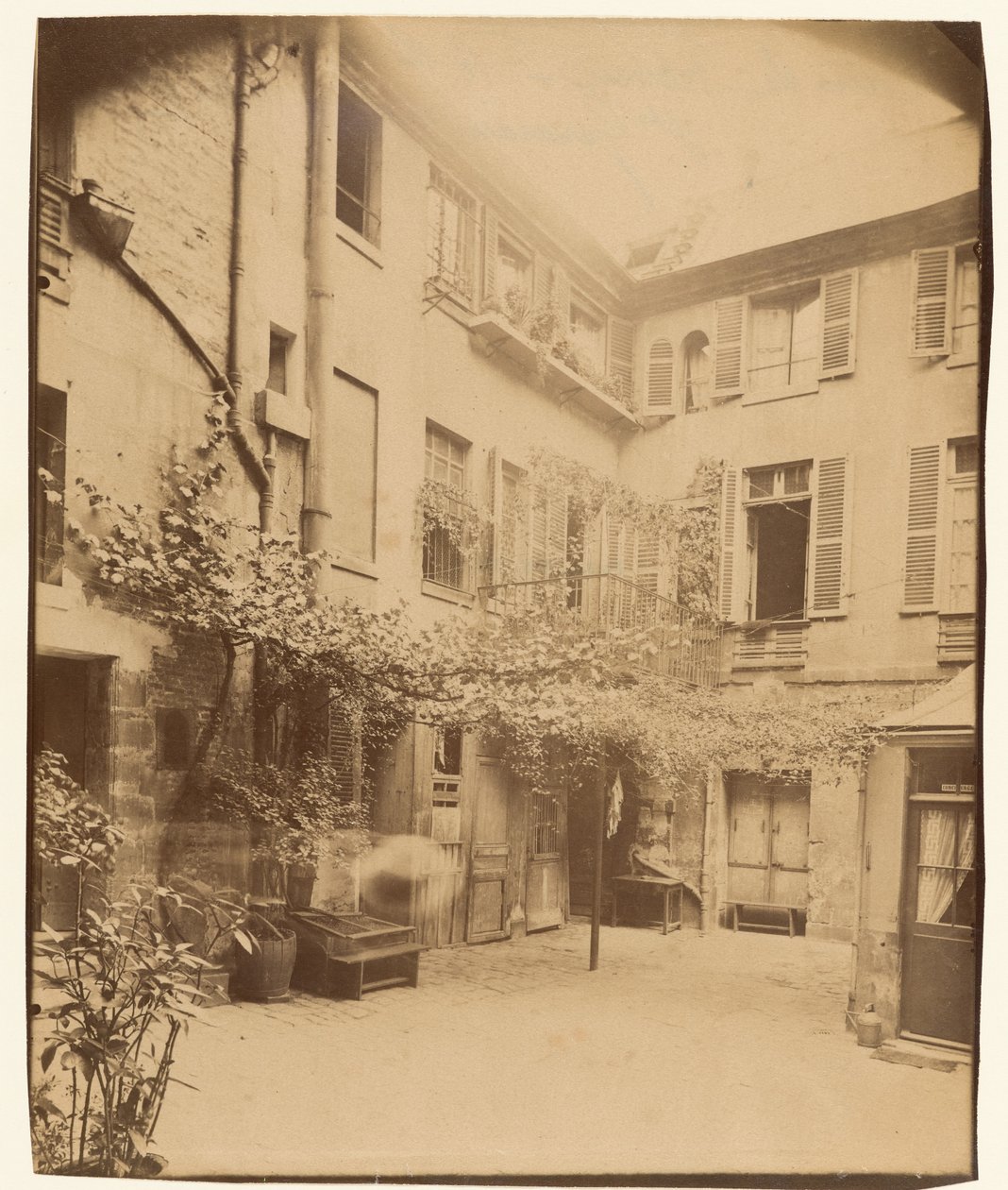 Cour de Rouen, Boulevard Saint-Germain od Eugène Atget