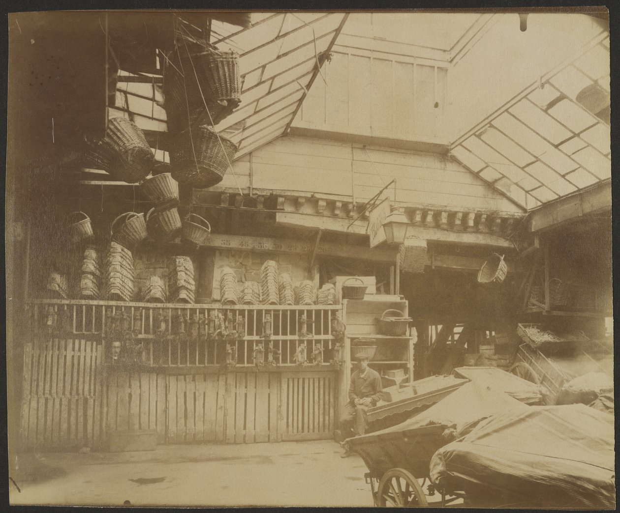 Hôtellerie du Heaume, 5 Rue Pirouette (1°) od Eugène Atget