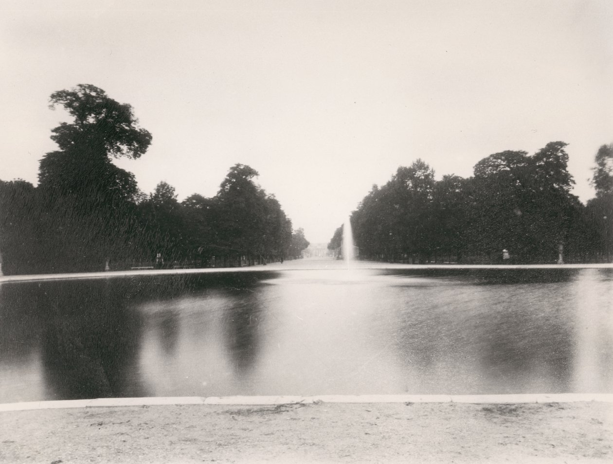 Jardin des Tuileries od Eugène Atget