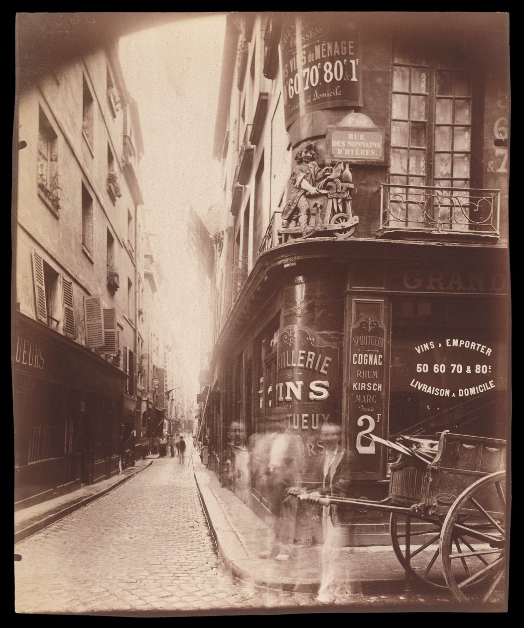 Rue des Nonnains od Eugène Atget