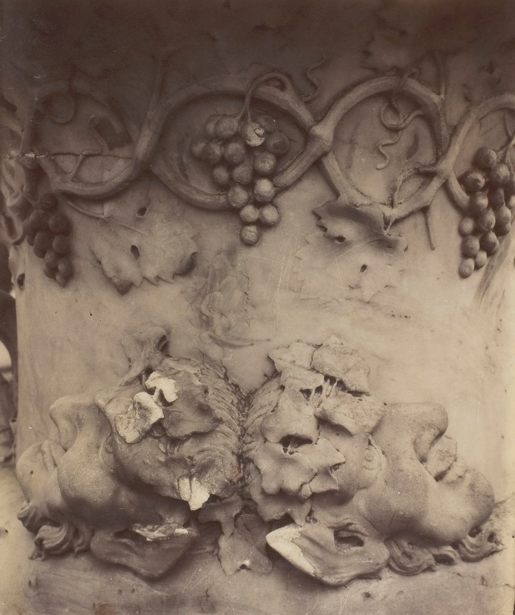 Versailles, Detail vázy, 1906. od Eugène Atget
