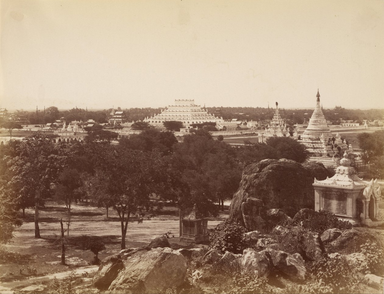 Srovnatelná pagoda z Mandalay Hill od Felice Beato