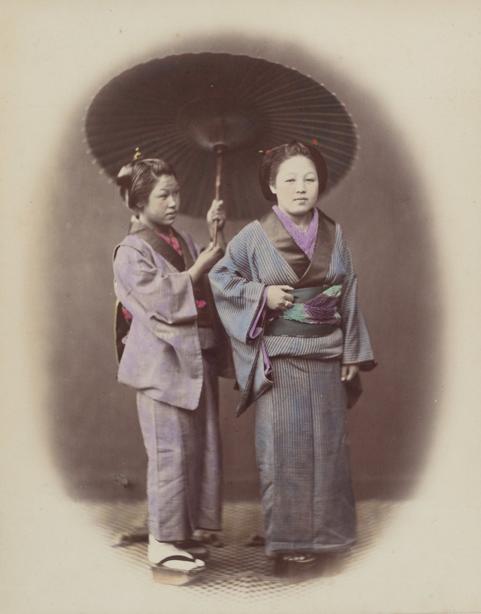 Mladá dáma a sluha, 1868. od Felice Beato