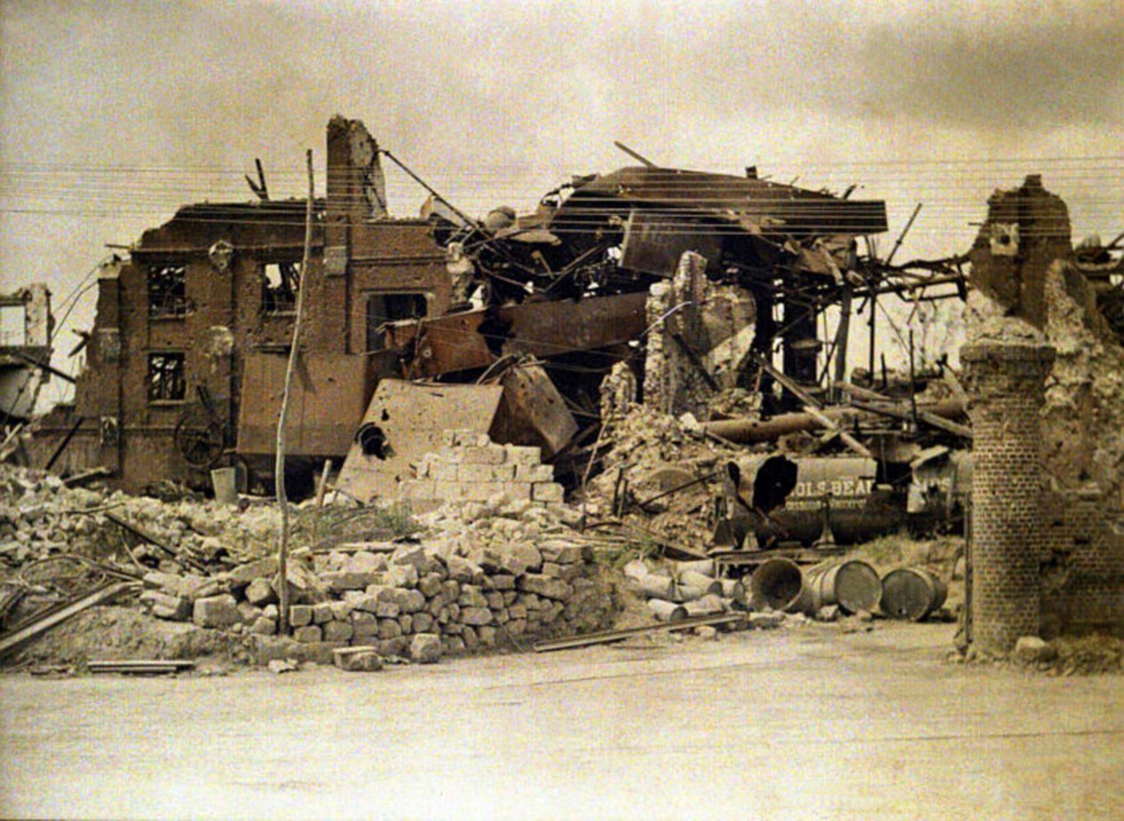 Ruiny lihovaru, Cuffies, Aisne, Francie, 1917 (autochrom) od Fernand Cuville