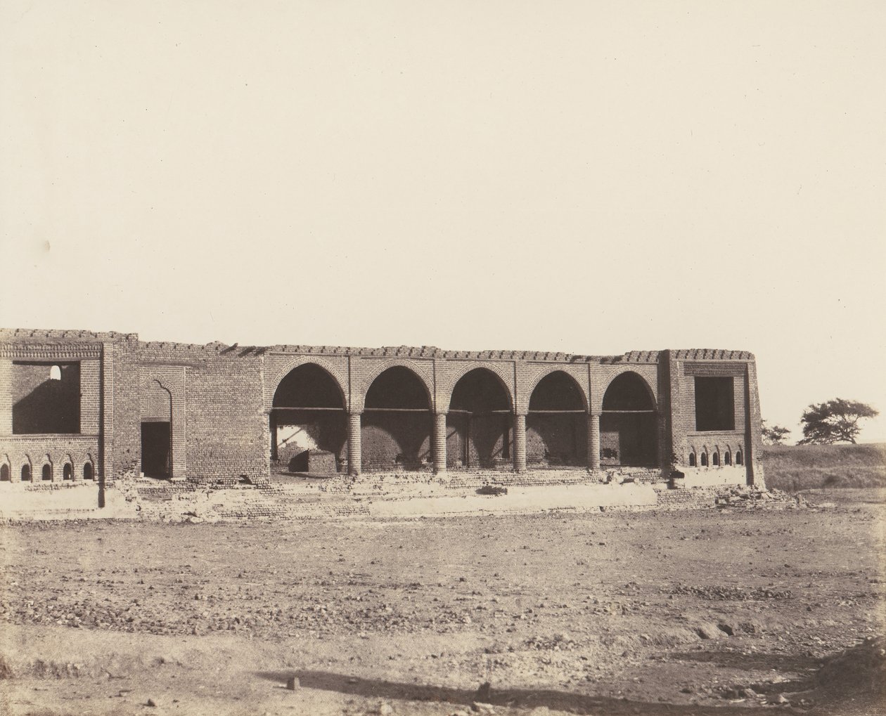 Syout, Caravanserai in Ruins, 1851-52, tištěno 1853-54. od Félix Teynard