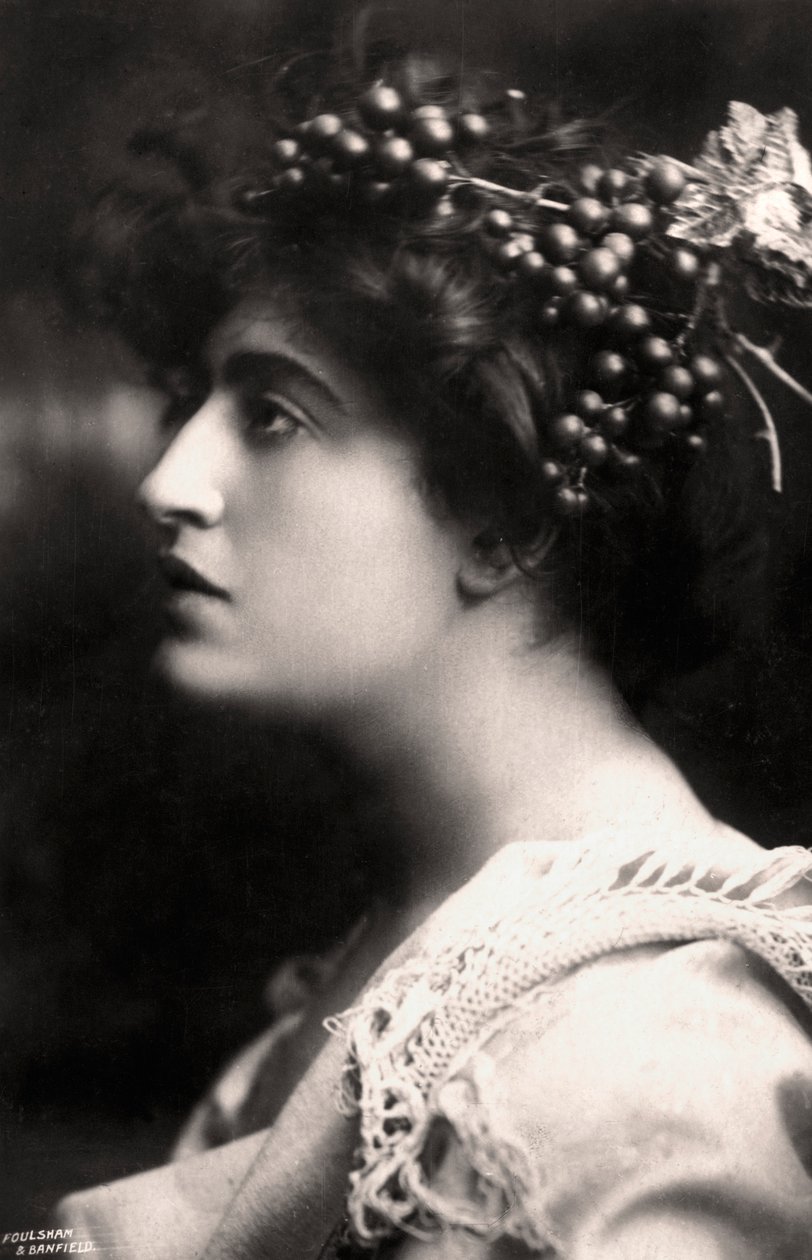 Constance Collier 1878-1955, britská herečka, 1900. od Foulsham and Banfield