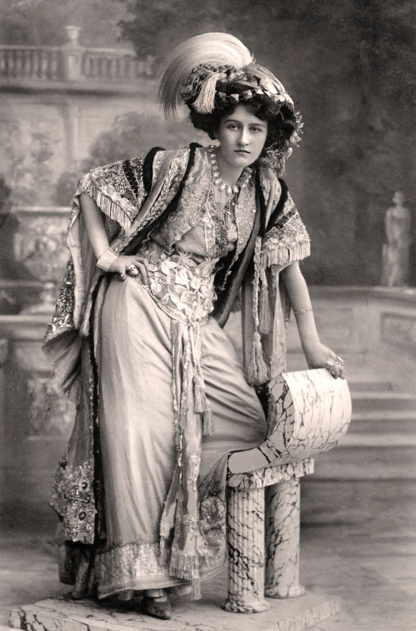 Elizabeth Firth , herečka, 1908. od Foulsham and Banfield